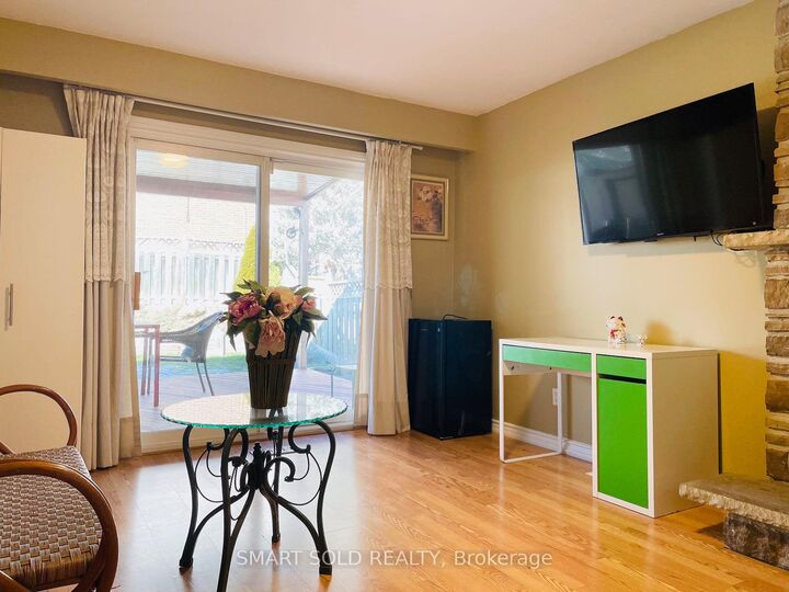 Property Photo:  40 Mintwood Drive Upper  ON M2M 3A7 
