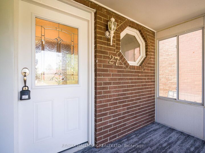 Property Photo:  27 Keyworth Trail Upper  ON M1S 2V2 
