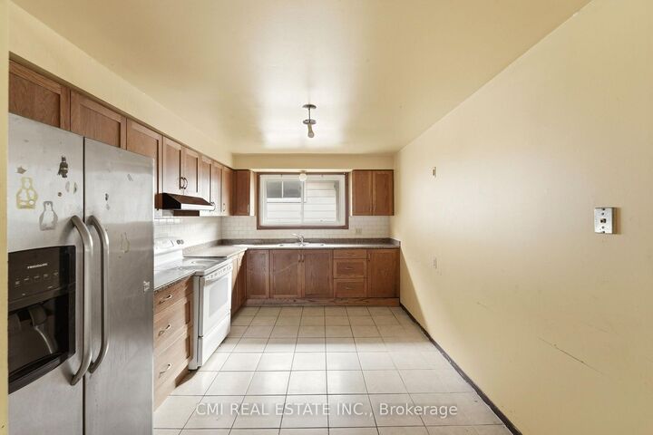 Property Photo: 185 Lavina Crescent ON L9C 5S8