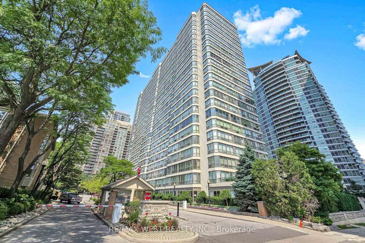 55 Elm Drive W 1801 — photo 1