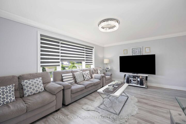 Property Photo: 62 Secroft Crescent ON M3N 1R6