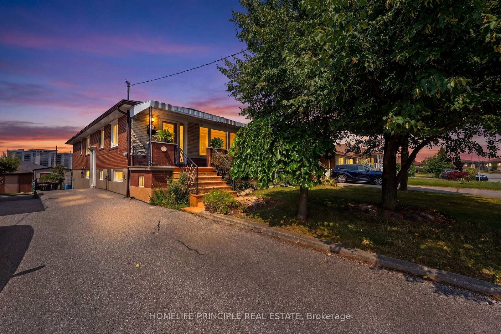 Photo de la propriété: 24 Whitbread Crescent ON M3L 2A7