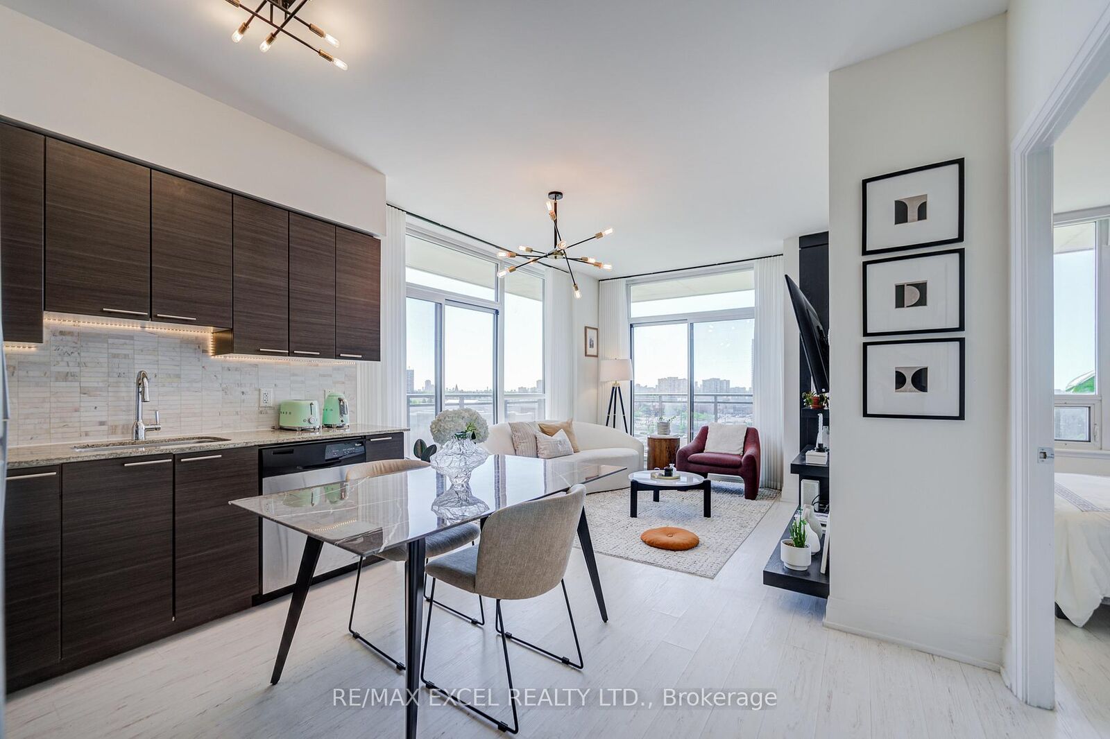 Property Photo: 85 North Park Road S 705 ON L4J 0H8