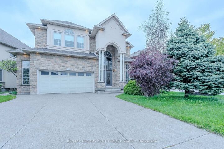 79 Moorland Crescent — photo 1