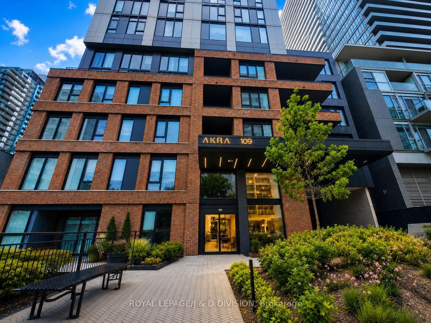 Property Photo: 109 Erskine Avenue 1304 ON M4P 0G8