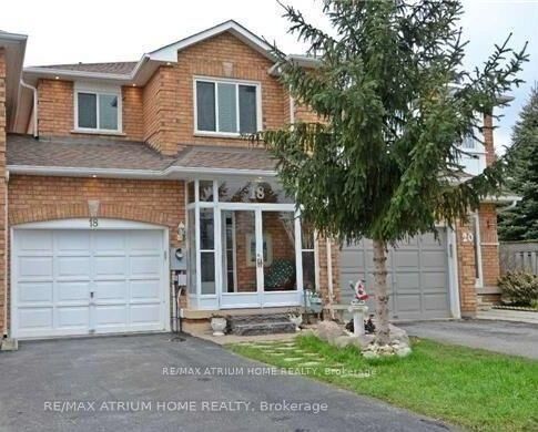 18 Breezeway Crescent — photo 1