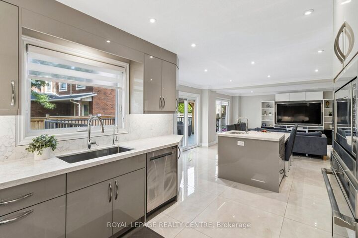 Property Photo: 4480 Haydock Park Drive ON L5M 3C4
