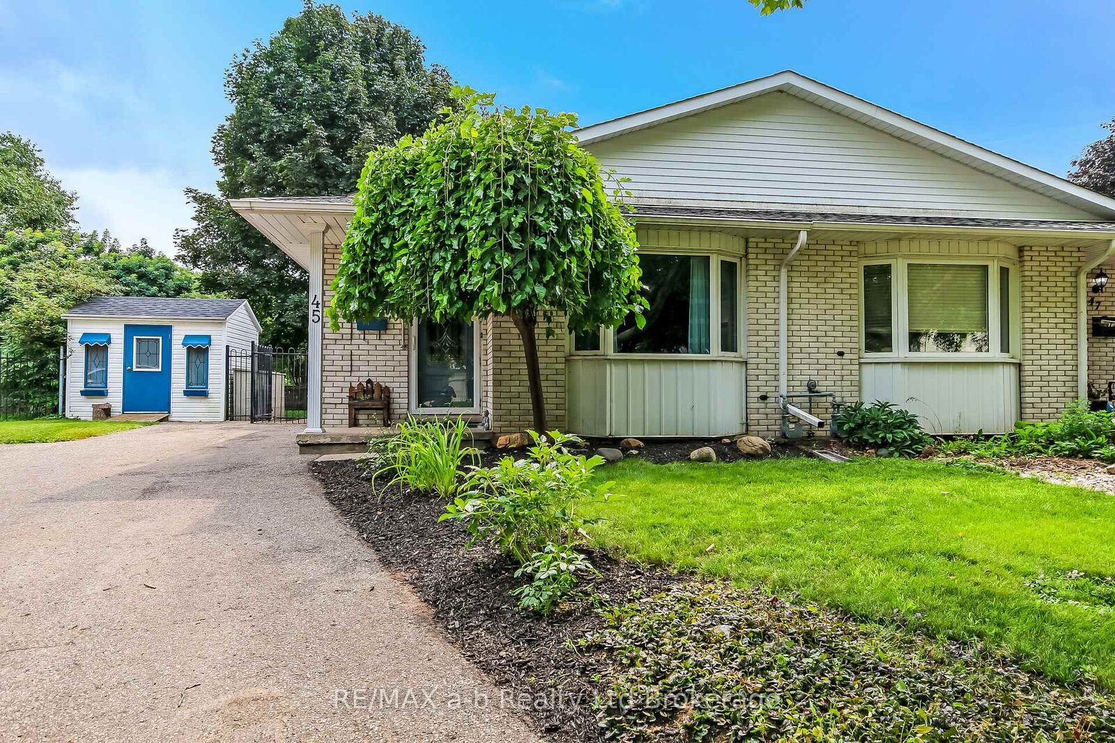 Property Photo:  45 Carlyle Place  ON N2P 1R6 
