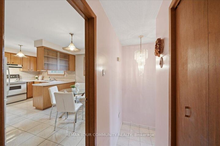 Property Photo: 9 Hisey Crescent ON M3N 1T9