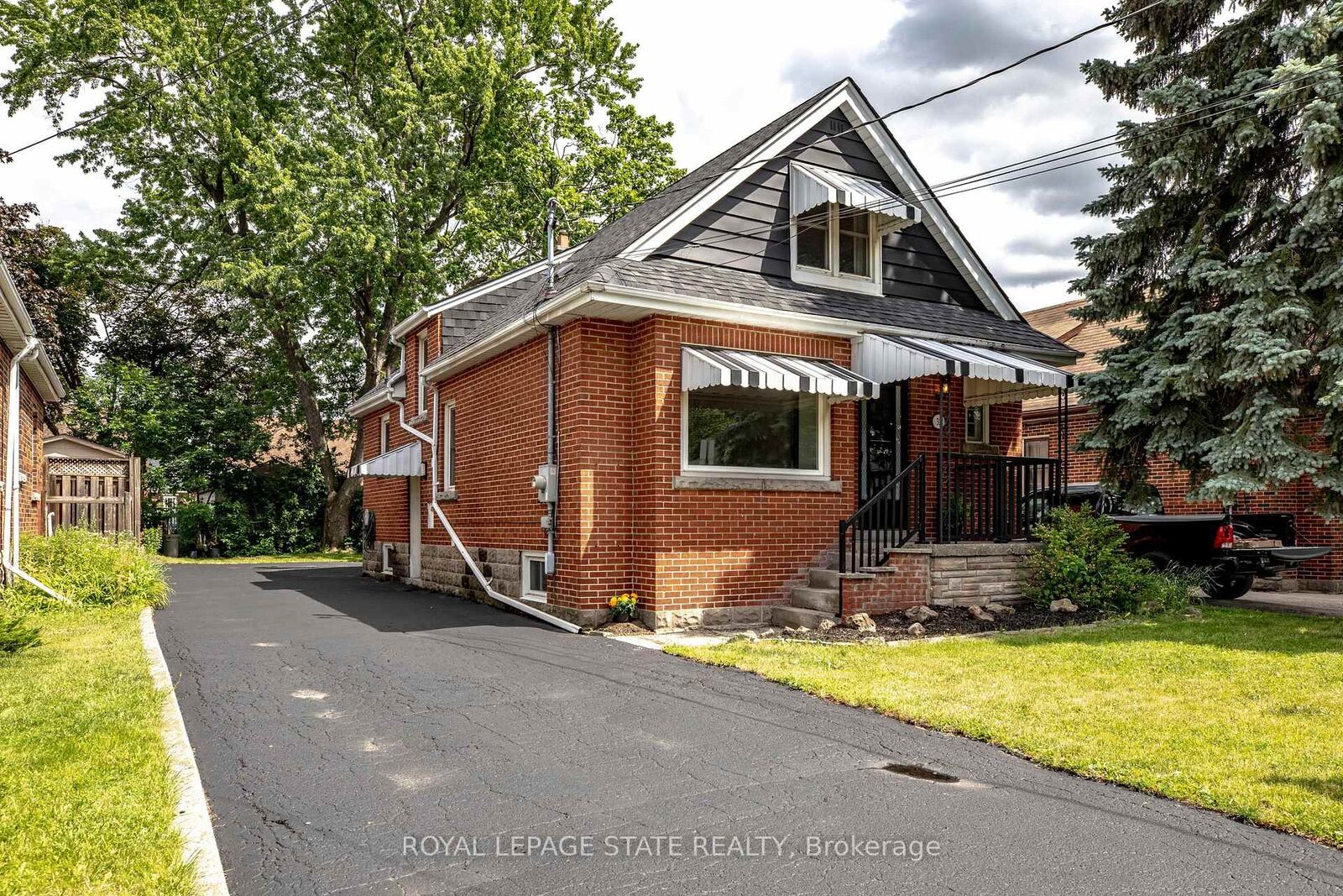 Property Photo: 33 East 34th Street ON L8V 3W2