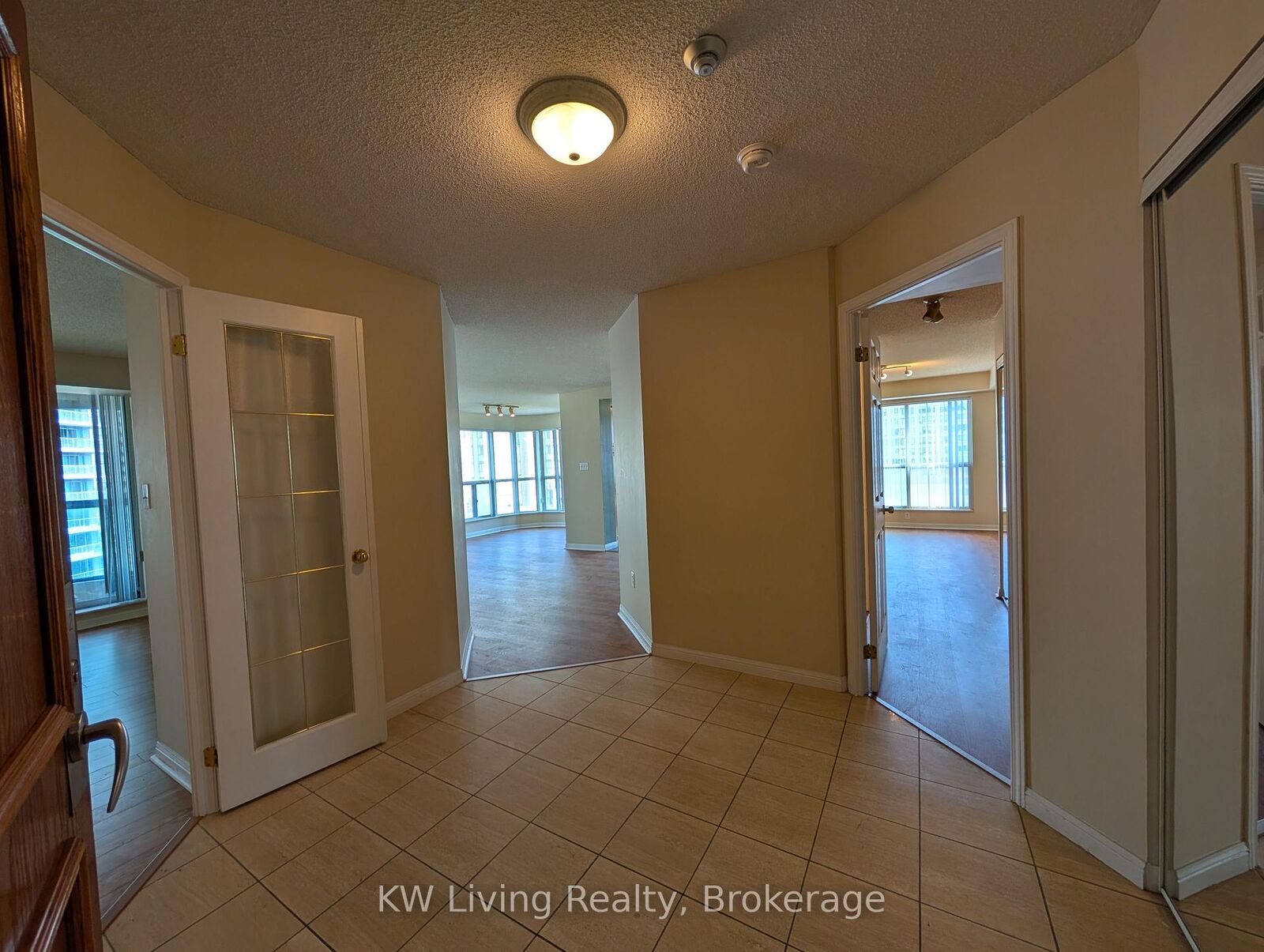 Photo de la propriété:  23 Lorraine Drive 1102  ON M2N 6Z6 