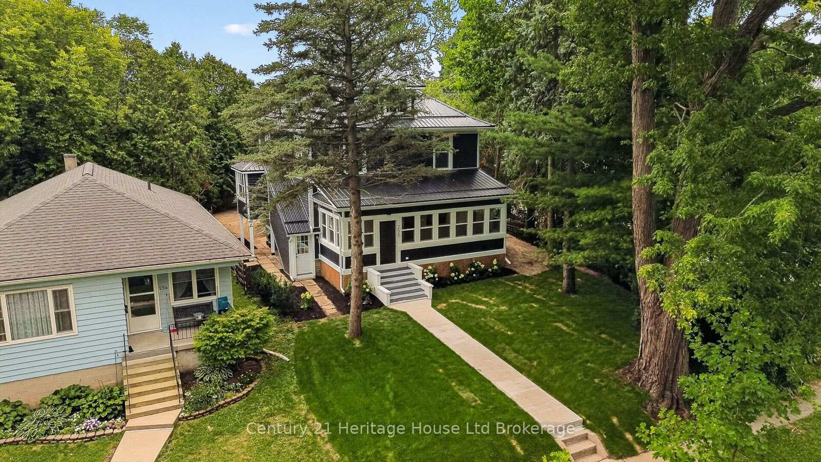 Property Photo:  256 Union Street  ON N3Y 2B5 