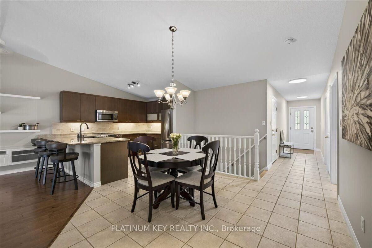 Property Photo: 43 Capulet Walk 9 ON N6H 5V4