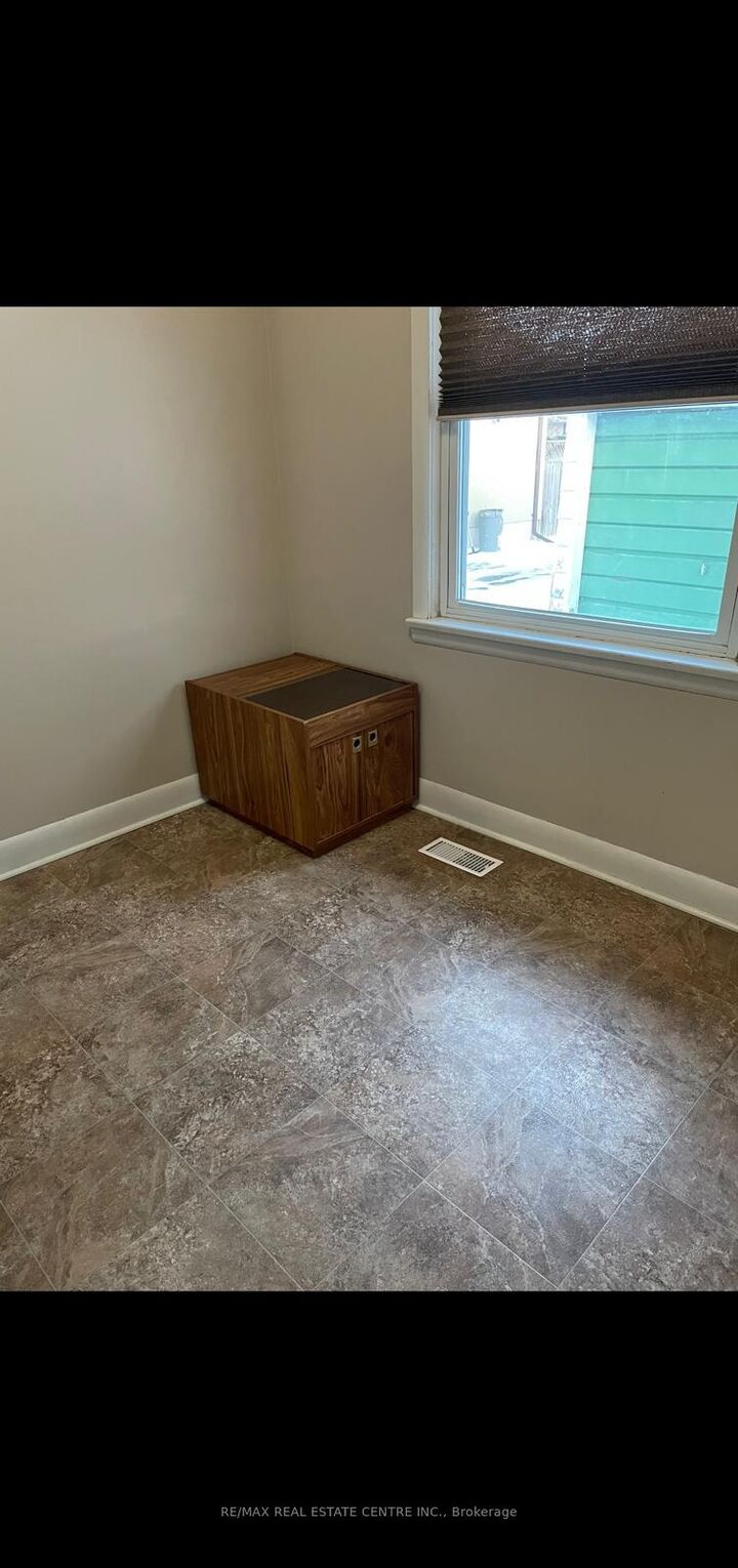 Property Photo:  41 Belleview Avenue E Upper  ON N2B 1G4 