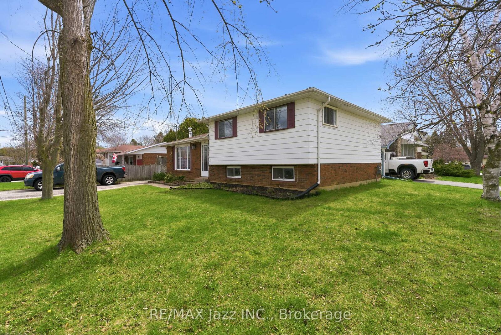 Property Photo:  621 Willow Crescent  ON K9A 2B4 