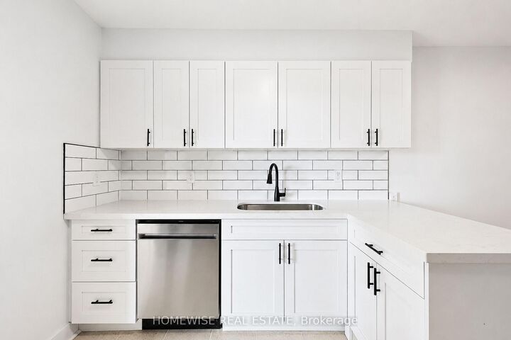 Property Photo:  2500 Bathurst Street 307  ON M6B 2Y8 