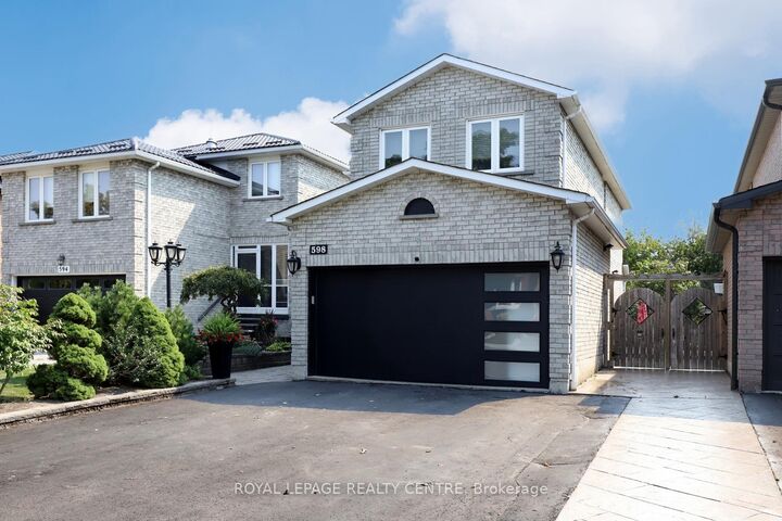 Property Photo: 598 Pilcom Court ON L5B 4A3