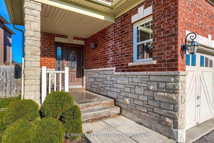 Photo de la propriété: 10 Pondmede Crescent ON L4A 0E2