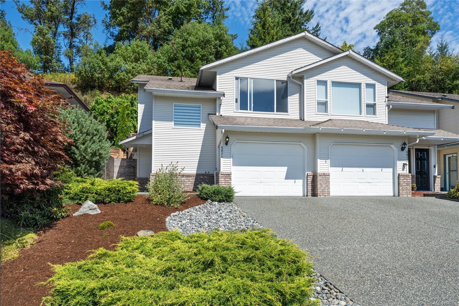 Property Photo: 4814 Fairbrook Cres BC V9T 5P3