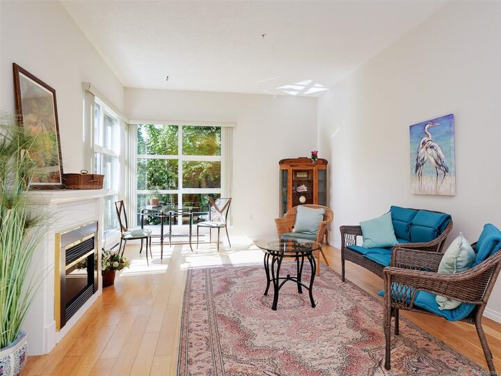 Property Photo: 455 Kingston St #106 BC V8V 1V8