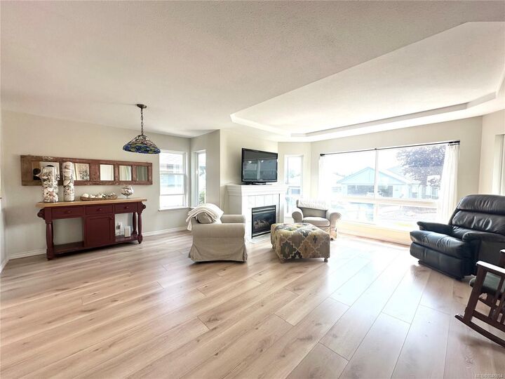 Property Photo: 533 Hampstead St BC V9P 2T7