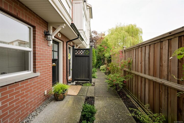 Property Photo: 1521 Belcher Ave #4 BC V8R 4N2