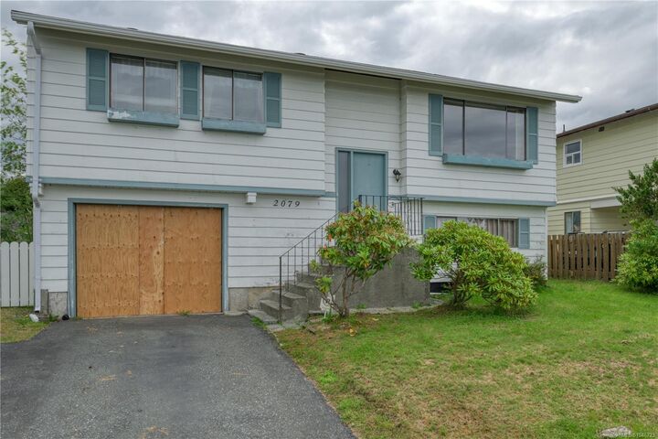 2079 Camosun Cres — photo 1