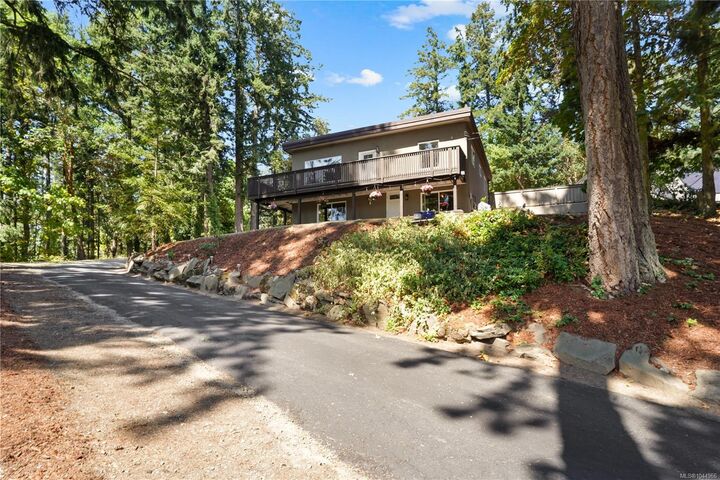 1084 Tatlow Rd — photo 1