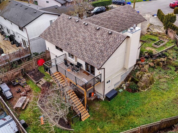Property Photo: 560 Atkins Ave BC V9B 3A3