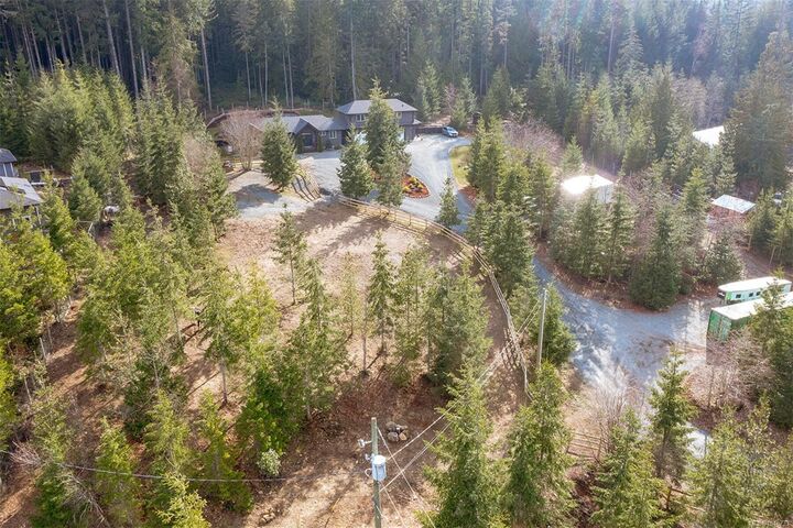 Property Photo: 2840 Woodcroft Pl BC V0R 2W1