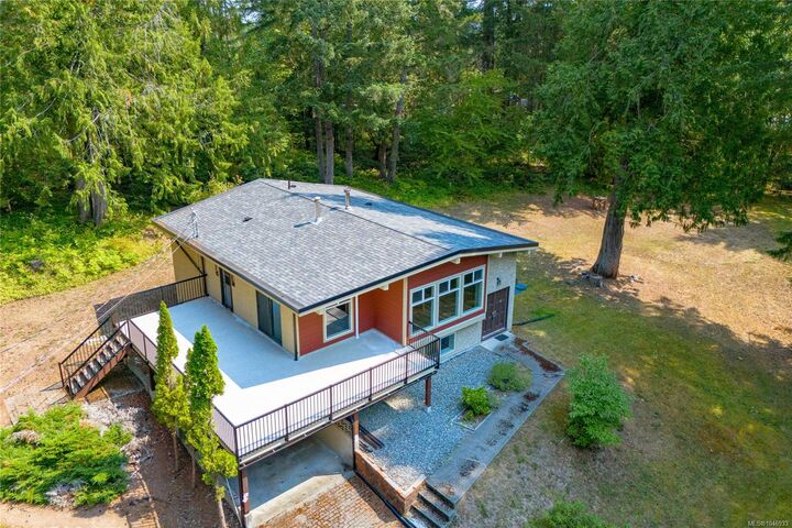 Property Photo: 5385 Winchester Rd BC V9L 6G1