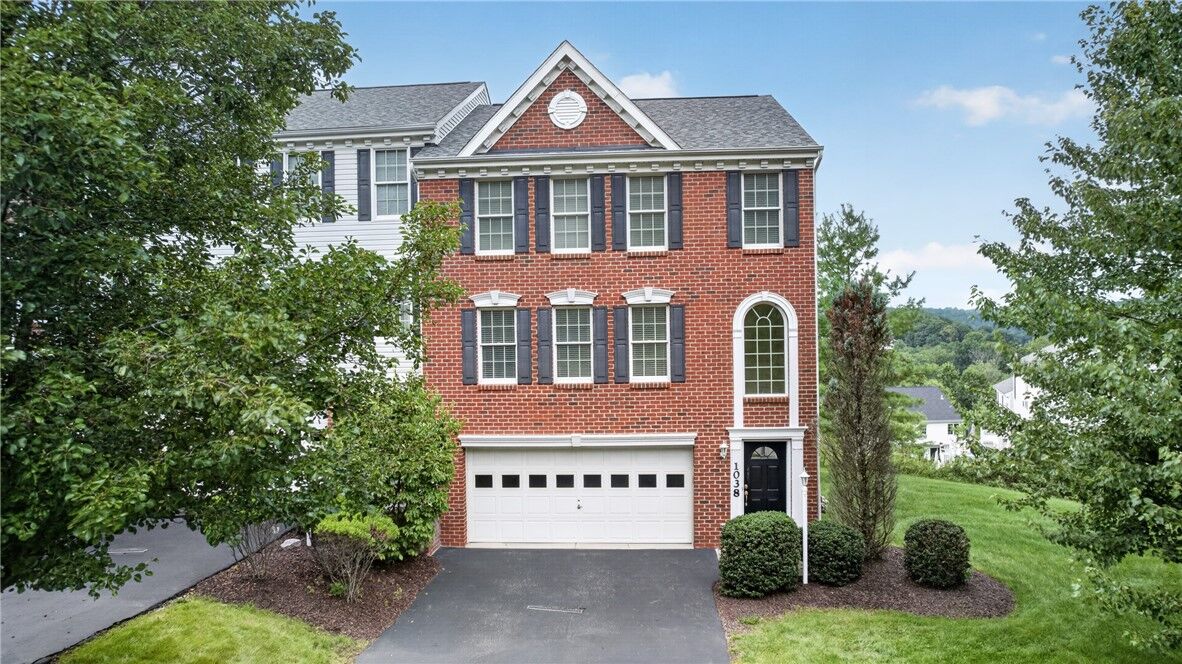 Property Photo:  1038 Woodlawn Dr  PA 15317 