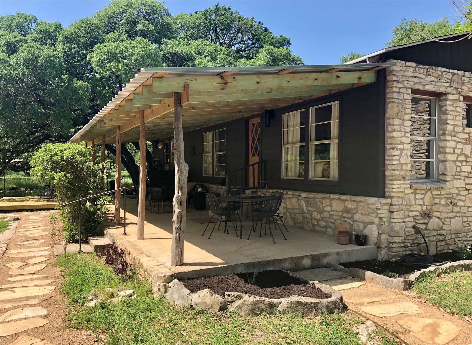 Property Photo: 888 Glenn Crest Drive TX 78606