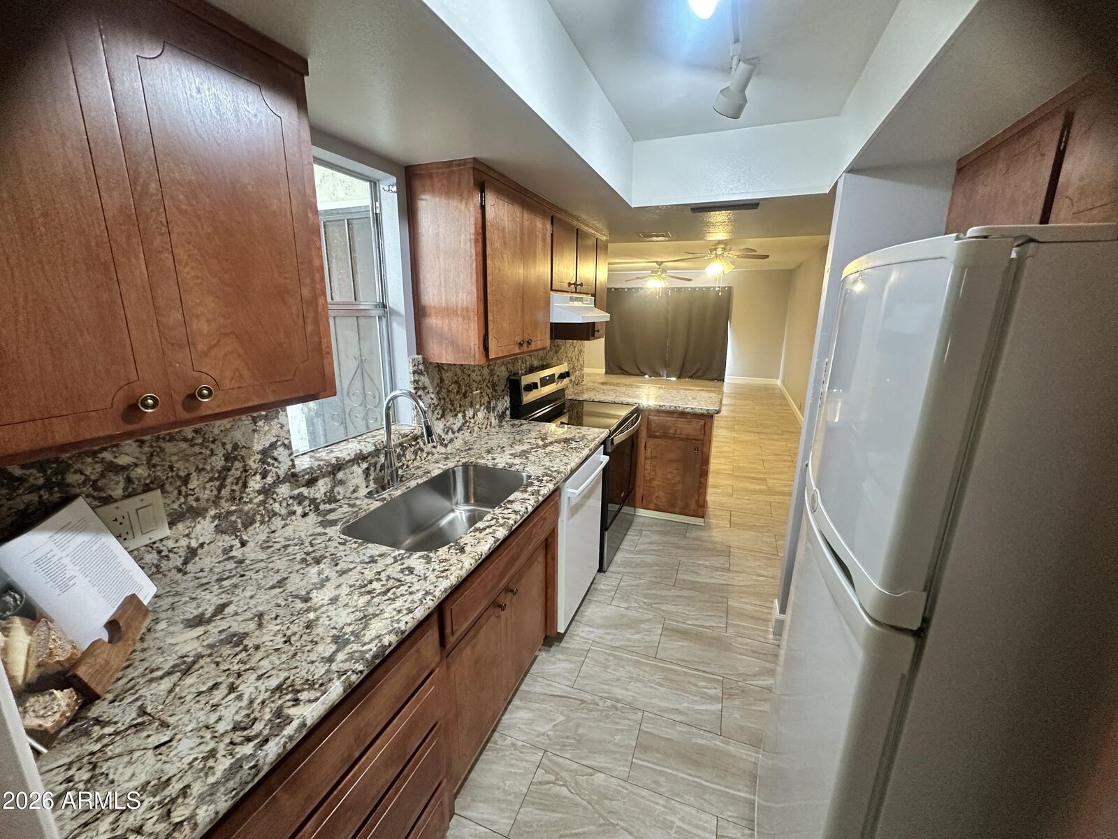 Property Photo: 5208 S Hazelton Lane AZ 85283