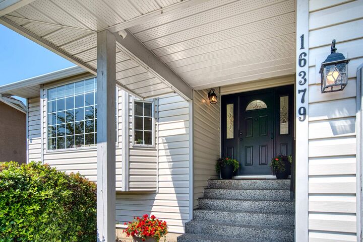 Property Photo: 16379 9 Avenue BC V4A 9B5