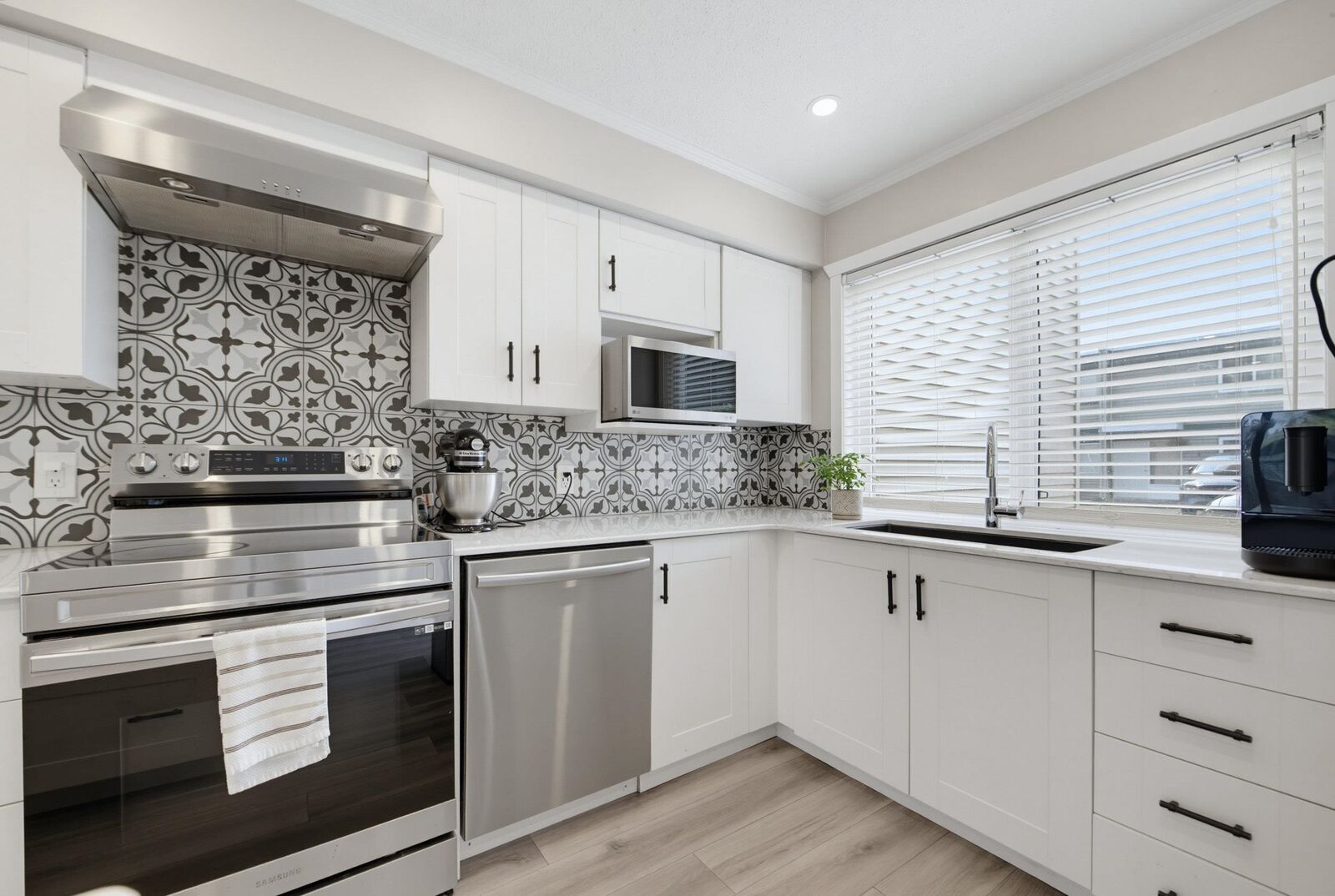 Property Photo: 4959 57 Street 16 BC V4K 3E7