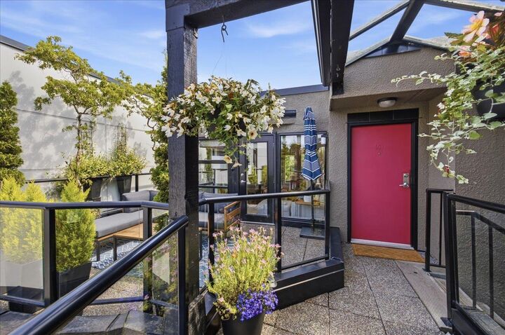 Property Photo: 3673 W 11th Avenue 401 BC V6R 2K4