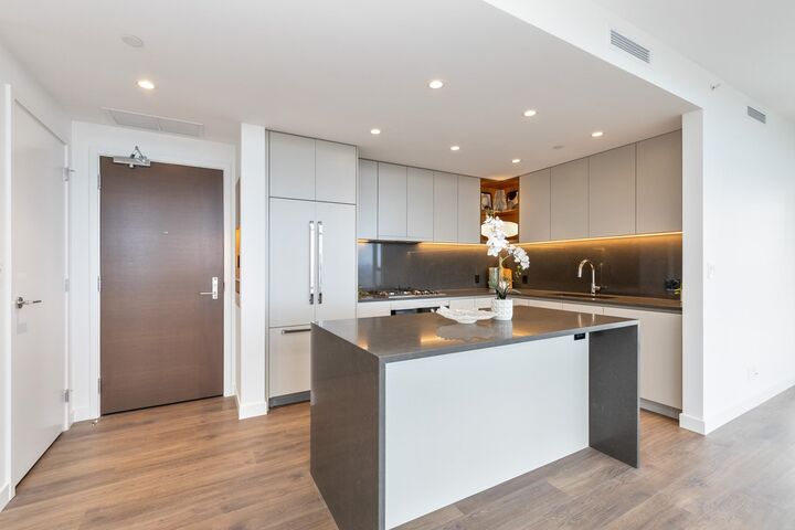 Property Photo: 720 Farrow Street 3207 BC V3J 0P3