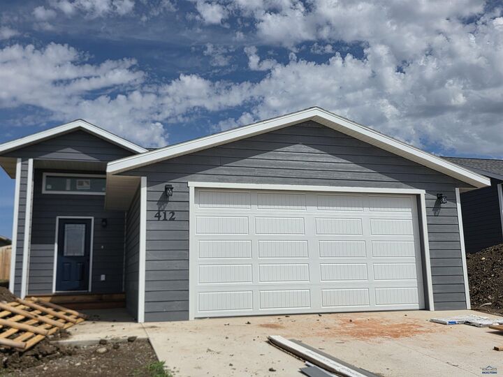 Property Photo: 412 Nighthawk Dr SD 57719