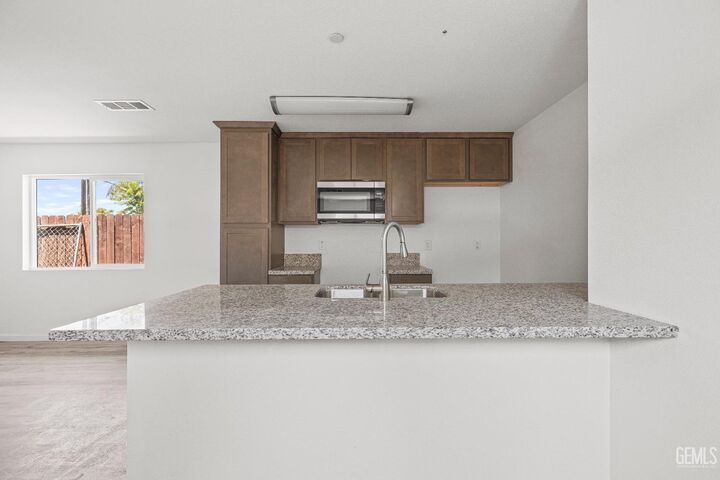 Property Photo:  1417 Oregon Street A  CA 93305 