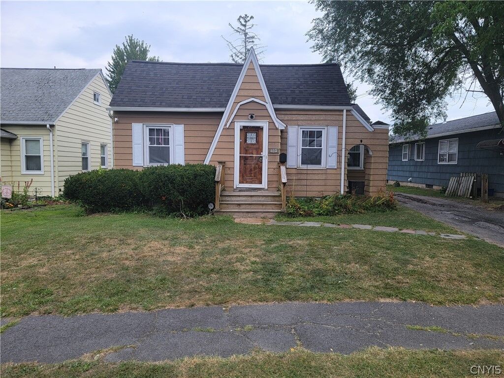 Property Photo:  202 Darlington Road E  NY 13208 
