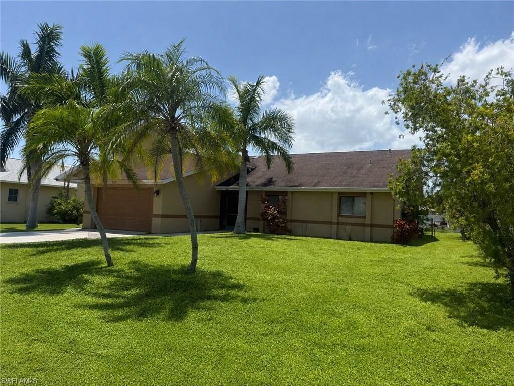 Property Photo:  3506 Country Club Blvd  FL 33904 