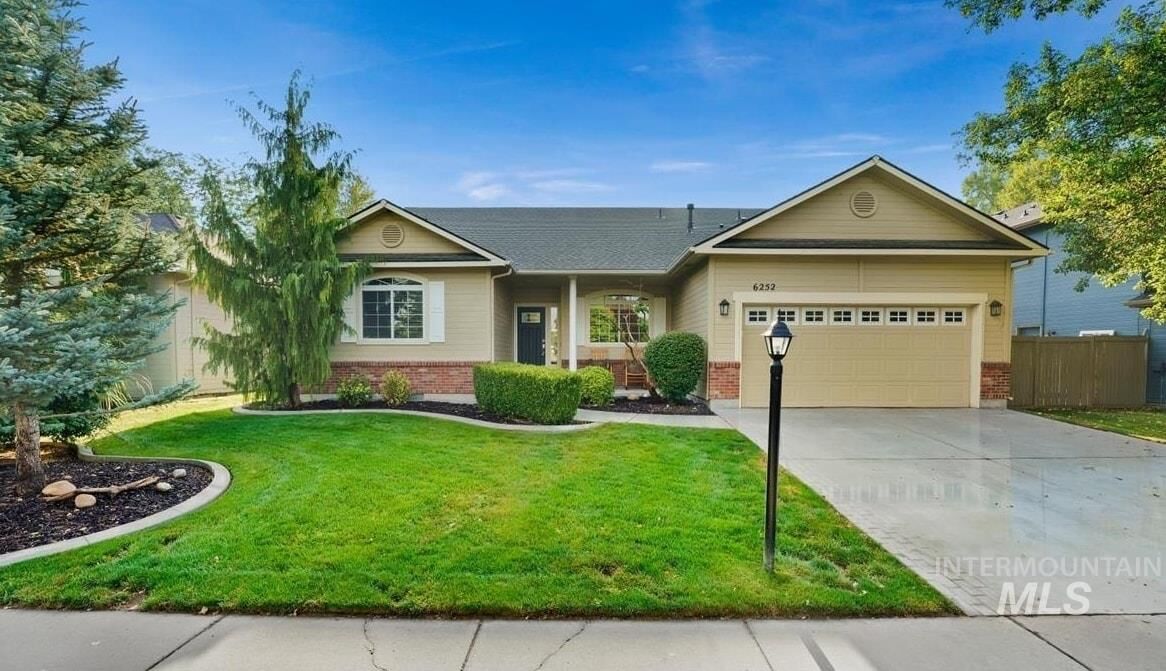 Property Photo:  6252 N Royal Park Ave  ID 83713 