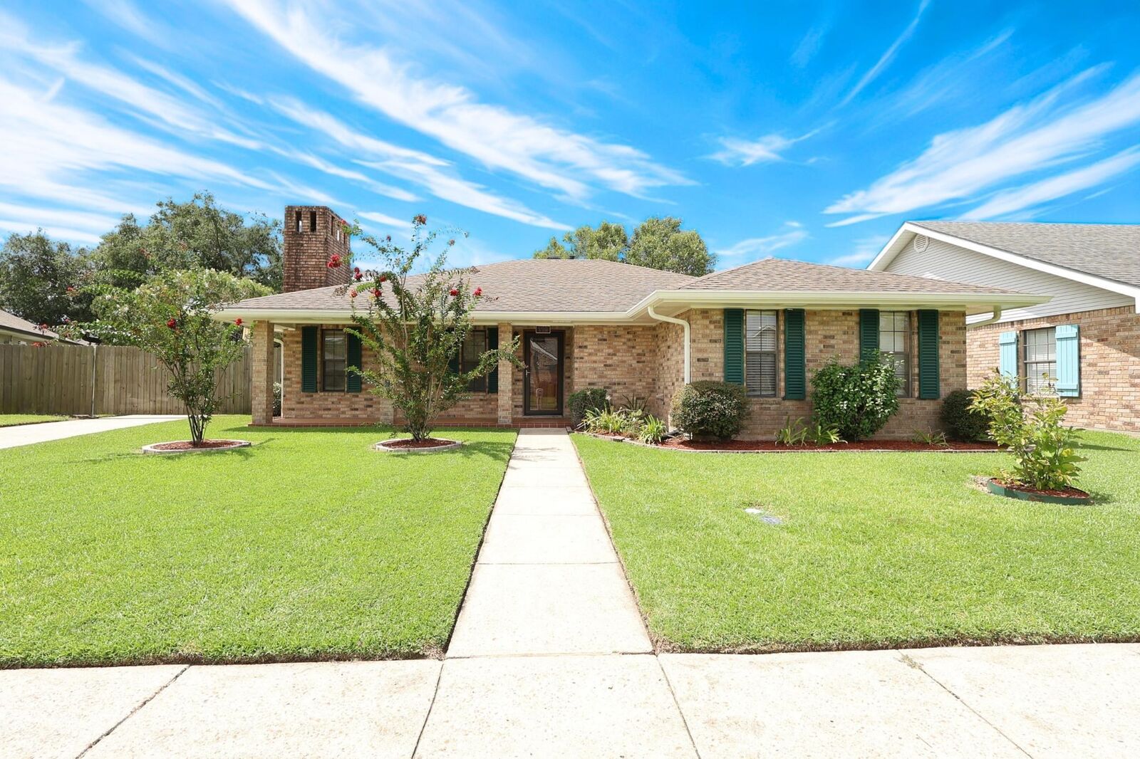 Property Photo: 119 Victoria Dr LA 70360