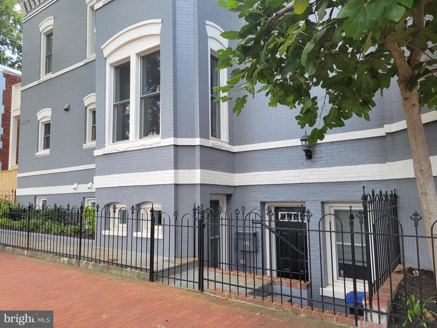 Property Photo:  623 6th Street NE  DC 20002 