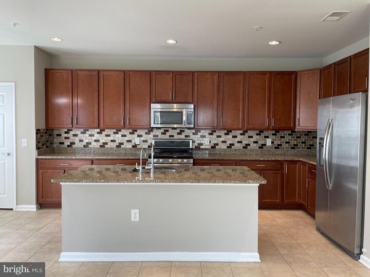 Property Photo:  2953 Finsbury Place 96  VA 22031 