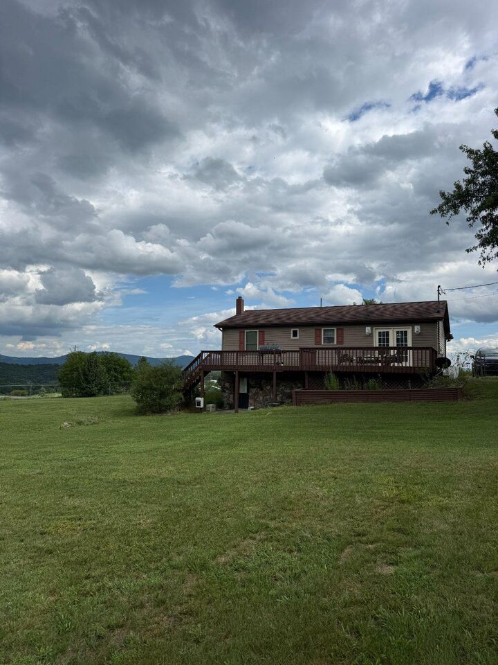 Property Photo:  171 Twin Oaks Dr  WV 26833 