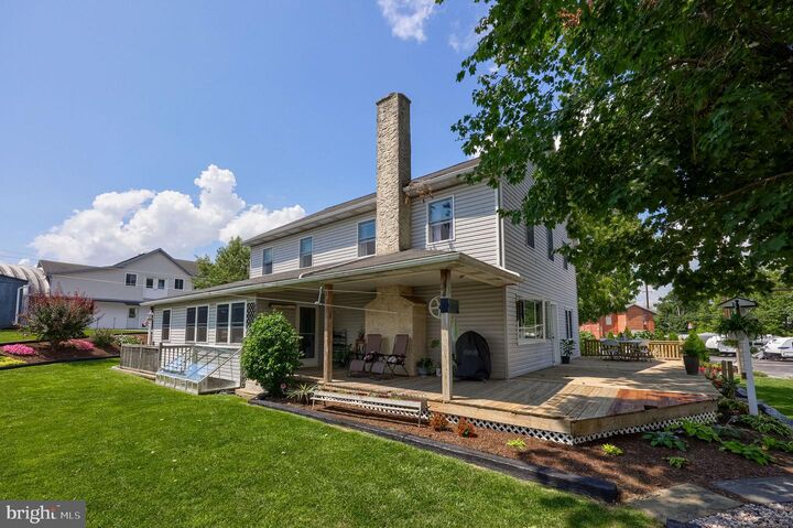 Property Photo:  