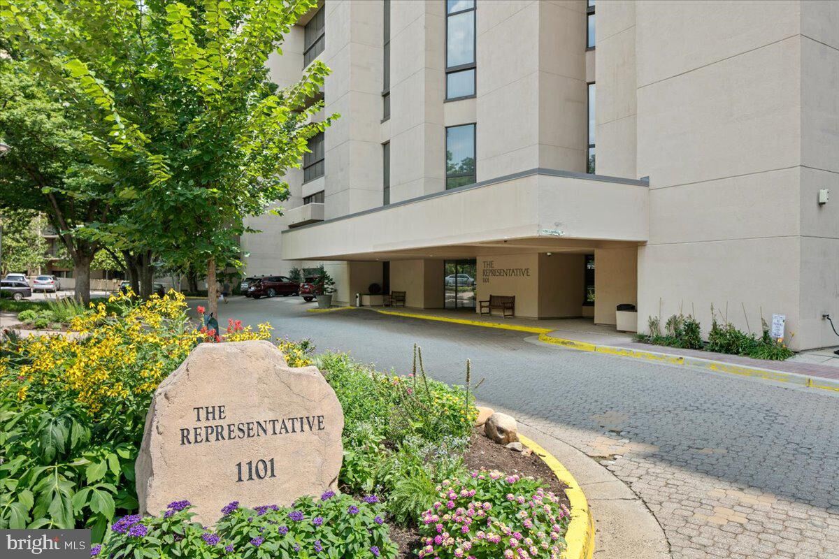 Property Photo: 1101 S Arlington Ridge Road 402 VA 22202