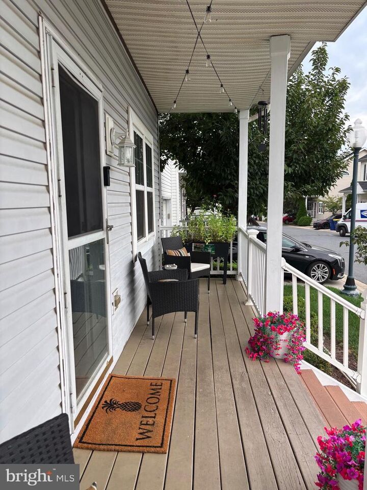 Property Photo: 7532 Cove Point Way MD 21075